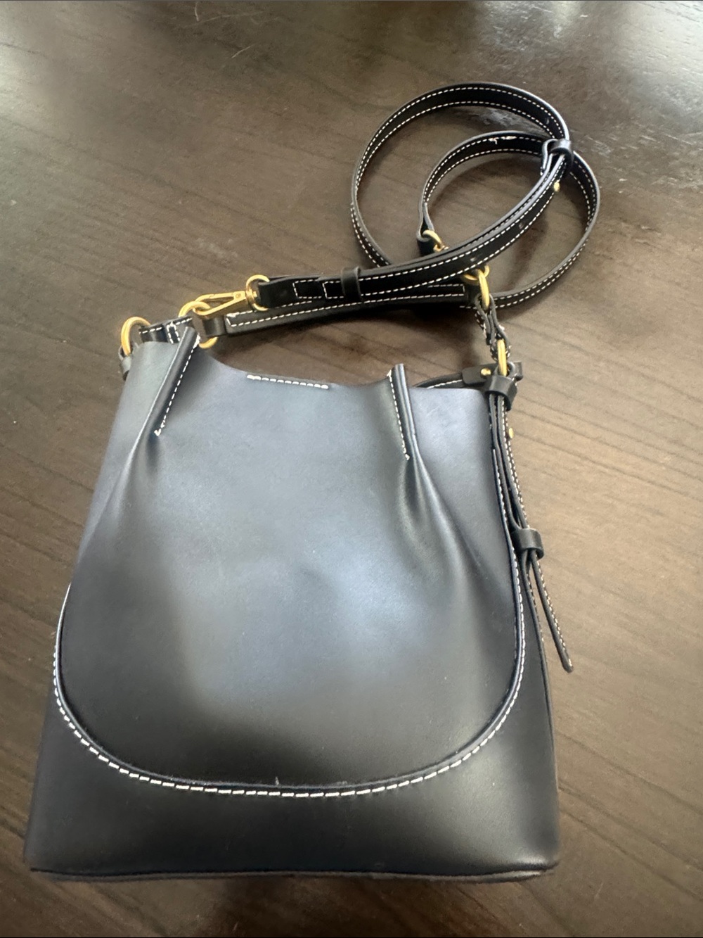 Women's Black Leather Crossbody Bag with Contrast Stitching